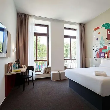 Old Town Hotel *
